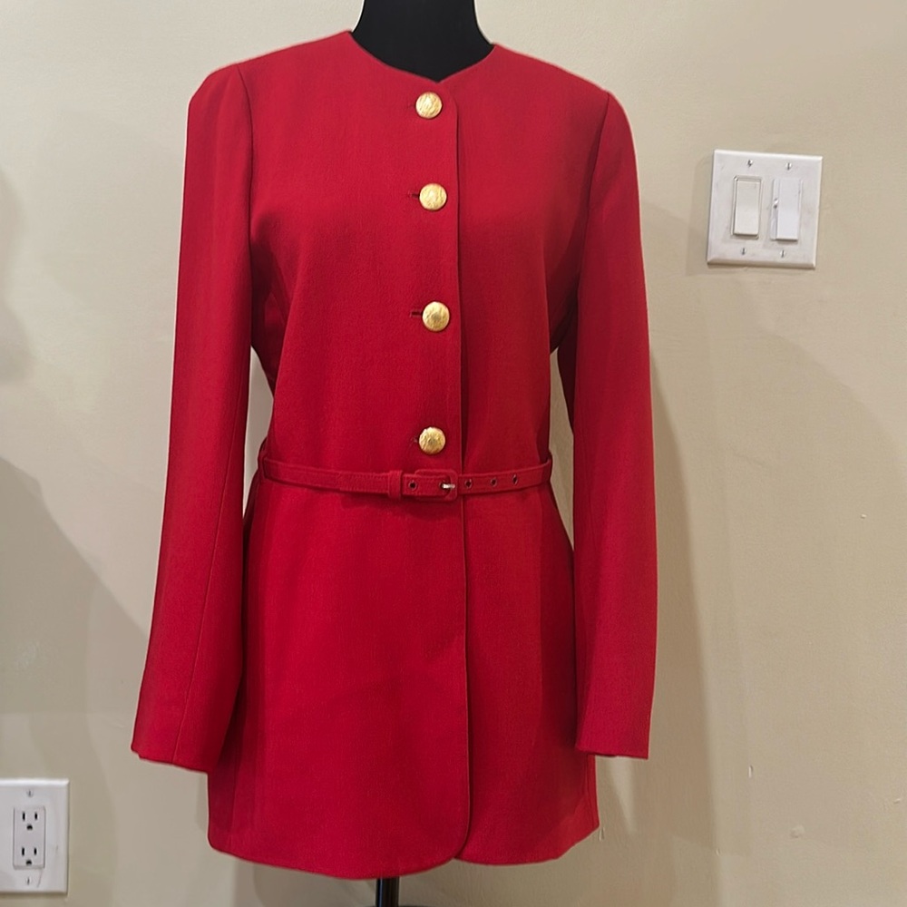 Jones  New York gorgeous blazer in very good to excellent condition.